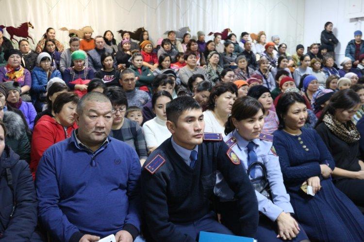 Мектепiшiлiк ата-аналар жиналысы.