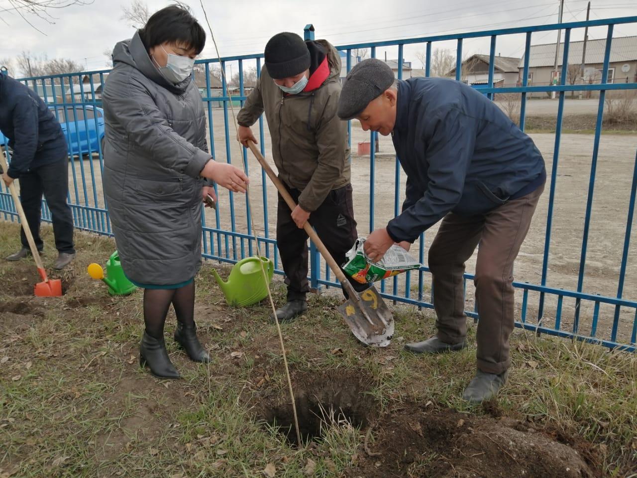 "Бір тал кессең, он тал ек"