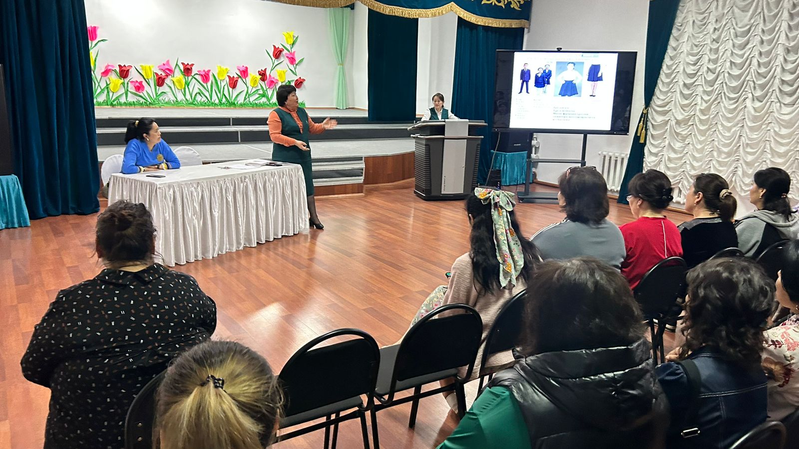 Ата-аналар комитетінің төрайымдарымен ашық алаң