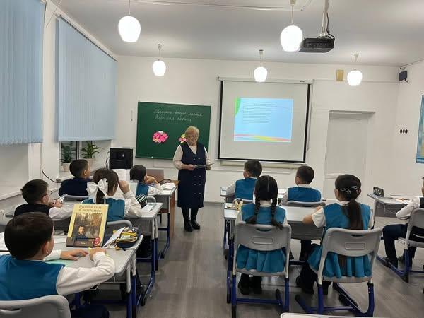 "Мой друг" тақырыбында ашық сабақ өткізді.