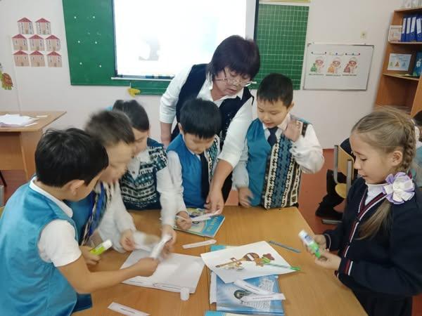 Ракишева Куралай Кабидоллаевна 2 "В" сыныбында "Лепті сөйлем" тақырыбында ашық сабақ өткізді.