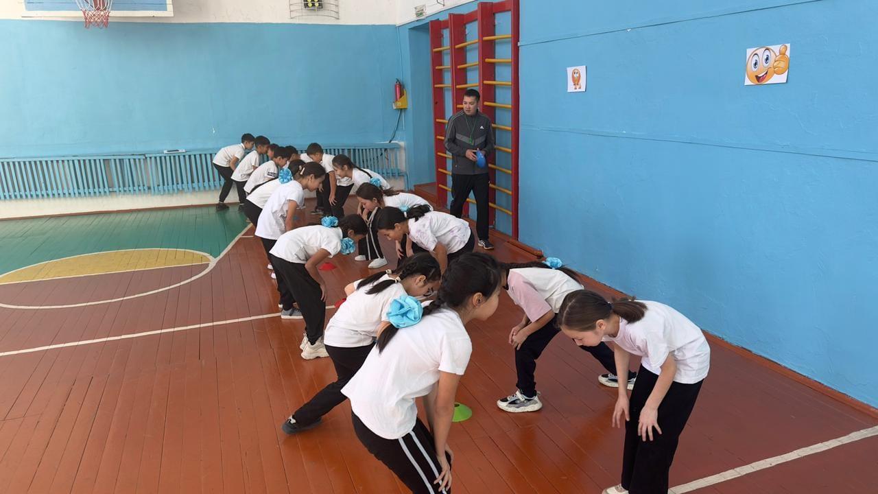 “Білімді ұрпақ-ертеңгі болашақ“ апталығы аясында дене шынықтыру пәні мұғалімі Мұхамедқалиев Нұржан Ернатұлы  4 "Г" сыныбында "Қозғалмалы ойындар" тақырыбында ашық сабақ өткізді.