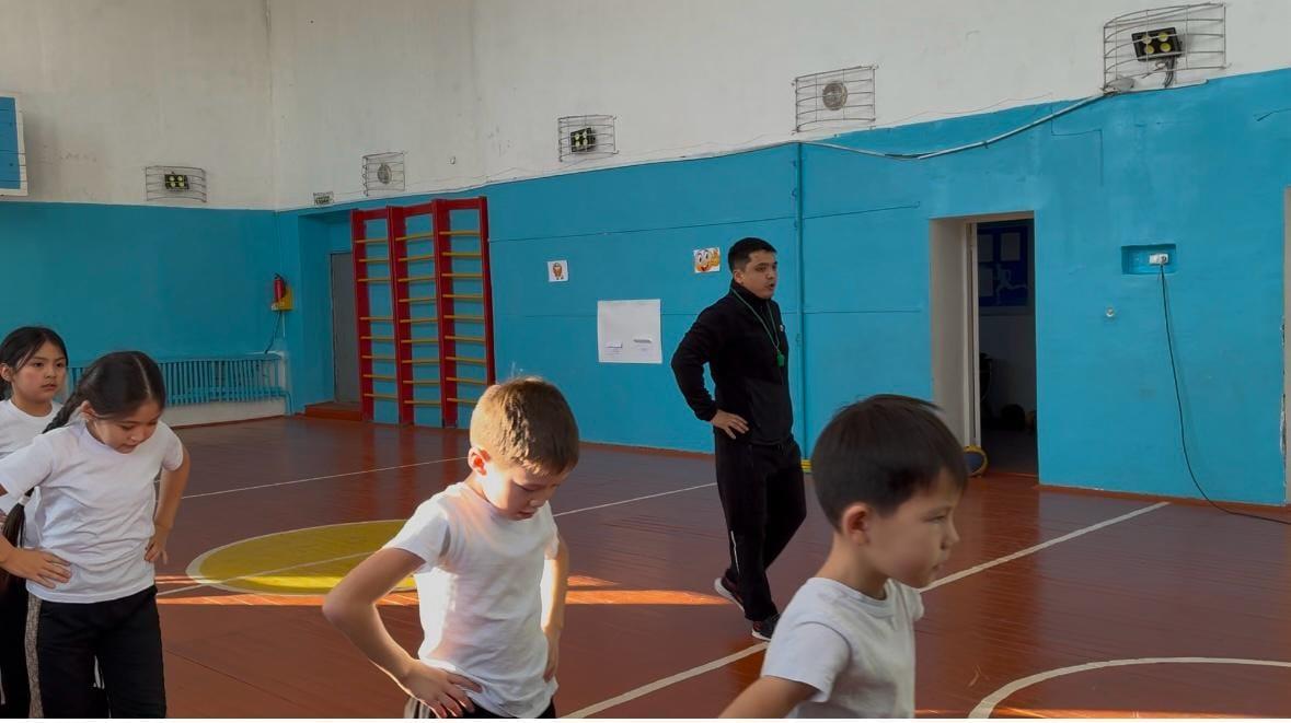 Амарбеков Азамат Талғатұлы  4 "Г" сыныбында "Қозғалмалы ойындар" тақырыбында ашық сабақ өткізді.