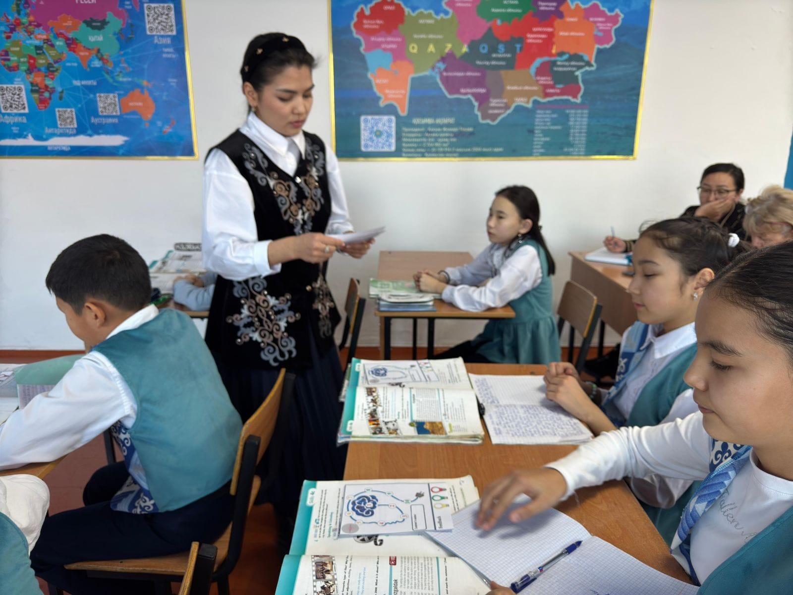 Тусупканова Айсауле Жақсыбайқызы 6 “Б” сыныбында  ағылшын тілі пәнінен “Types of films” тақырыбында ашық сабақ өткізілді.