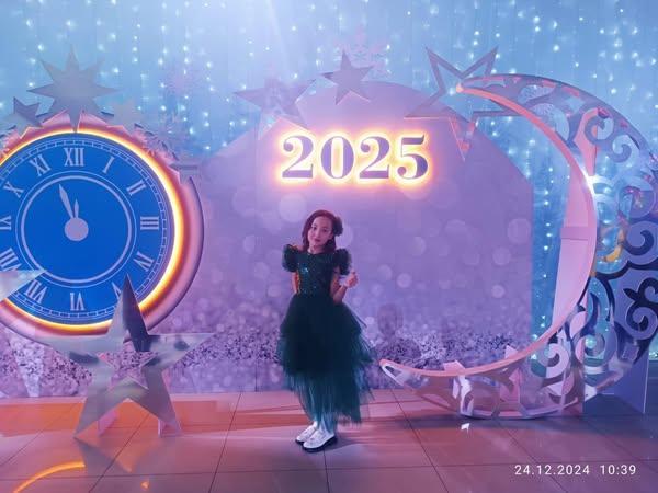 Мектебіміздің  3 “Г” сынып оқушысы  Бегзатқызы Мәрмәр Семей қаласында өткен "Қош келдің, Жаңа жыл"