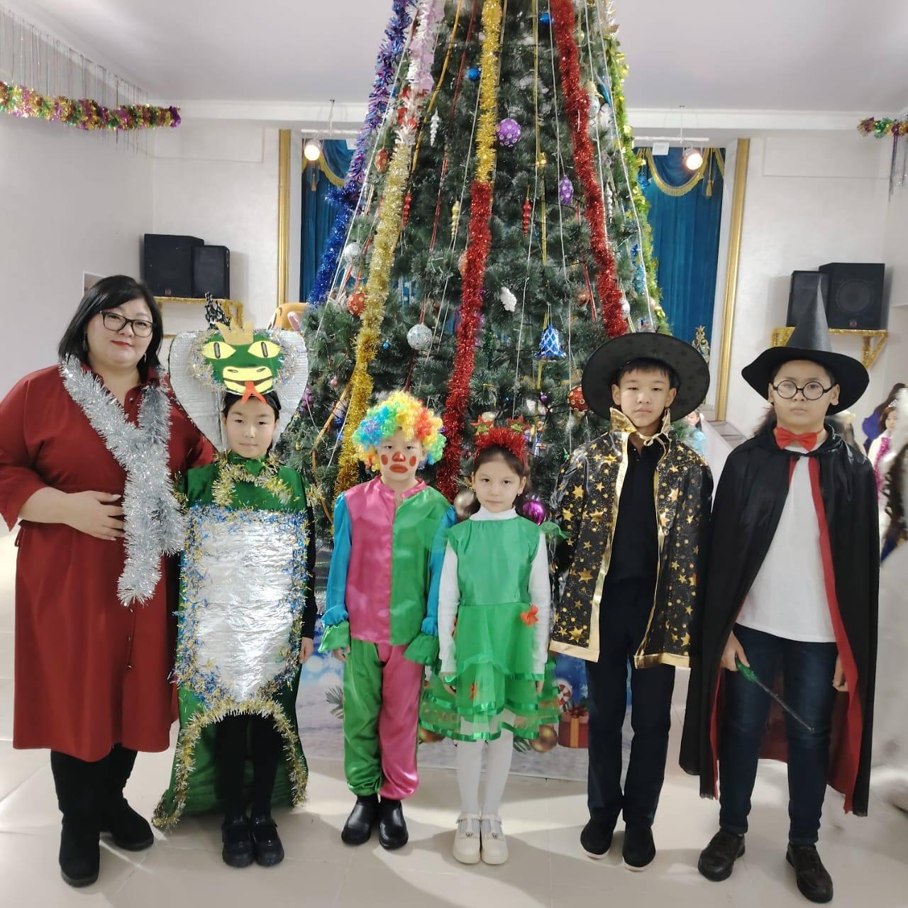 Бүгін аудандық мәдениет үйінде  «Қош келдің, Жаңа жыл – бақытты менің еліме!» атты аудан әкімінің шыршасы өтті.