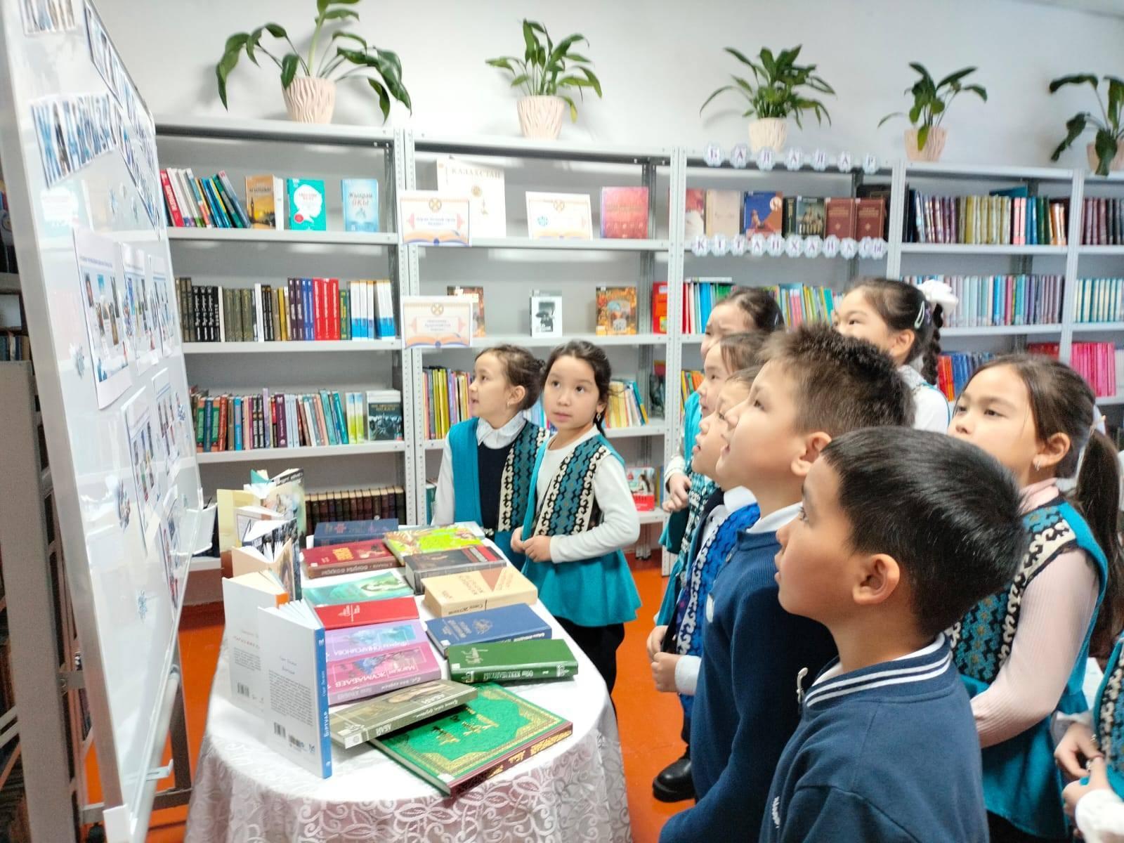 "Біртұтас тәрбие" бағдарламасы аясында «Балалар кітапханасы» жобасын іске асыру мақсатында қысқы демалысты тиімді пайдалануда «Қыста кітап оқимыз, жадымызға тоқимыз» тақырыбында мектеп кітапханасында кітап көрмесі ұйымдастырылды.