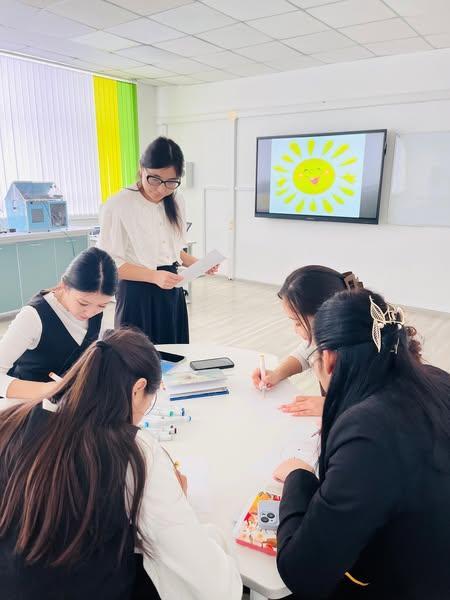 "Жас мамандарды педагогикалық жаңашылдыққа үйретіп, әдістемелік көмек көрсету арқылы педагогтердің кәсіби құзыреттіліктерін дамыту мақсатында «Жас маман» мектебінің отырысы өткізілді.