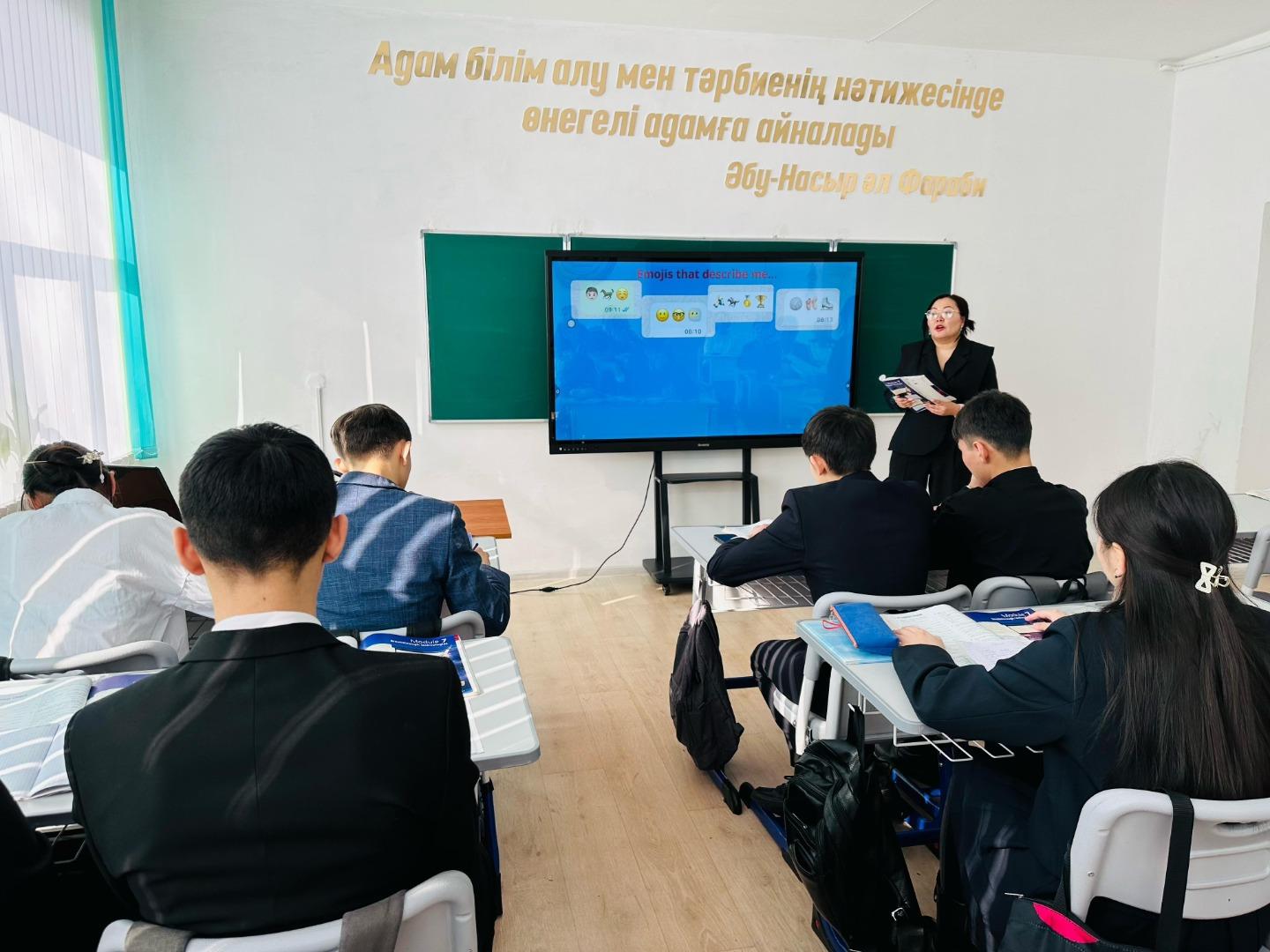 20 ақпан күні ағылшын тілі пәні апталығы аясында Утепбаева Жанерке Абилгазыевна 10 “Б” сыныбында “Breakthrough technologies” тақырыбында ашық сабақ өткізді.