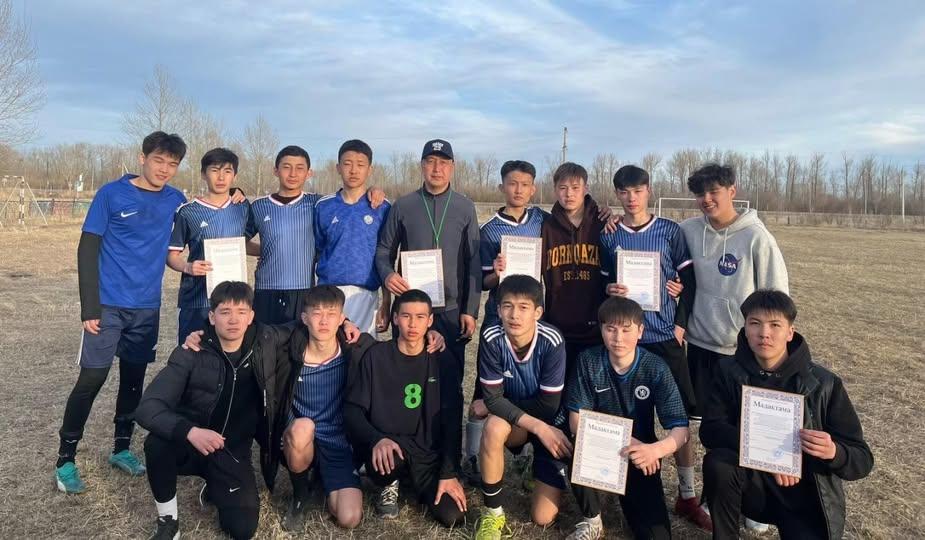 Республикалық Ұлттық мектеп лигасының аудандық кезеңінде футболдан мектебіміздің 9-11 сынып оқушылары