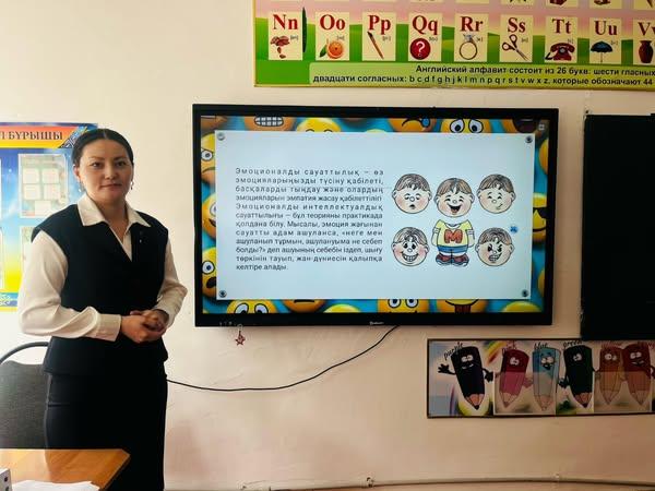 "Эмоционалдық сауаттылық деген не?" тақырыбында әңгімелесу және тренингтік жаттығулар өткізді