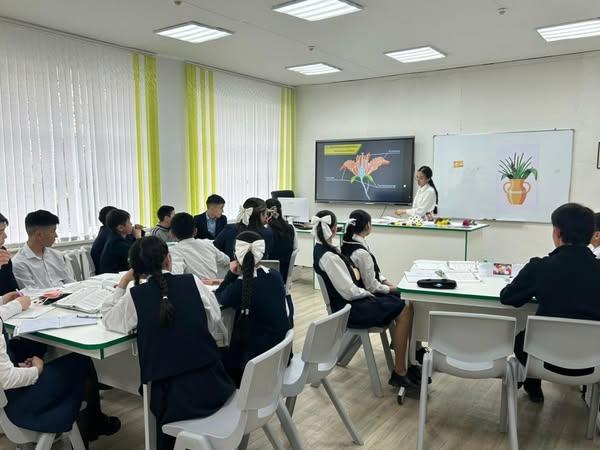 Гүлдеу және тозаңдану» тақырыбында ашық сабақ өткізді.