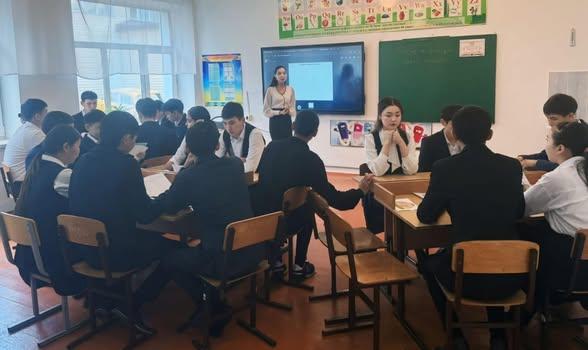 “Ұлы даланың сәулет өнері” тақырыбында ашық сабақ өткізді.