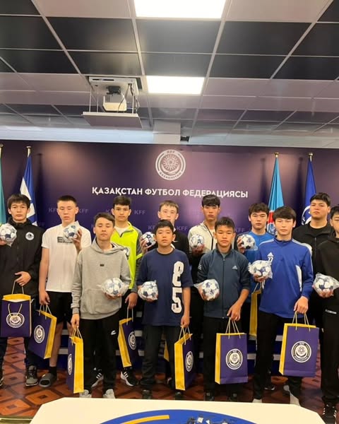 Біздің мектептің Georgievka Orta Mektebi  футбол командасы республикалық жарыстан оралды!