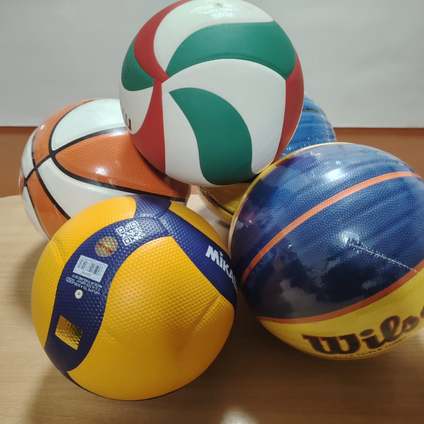 Мектебіміздің 35-түлектері өздерінің бітірген білім ордасына деген ыстық ықыластарын білдіріп