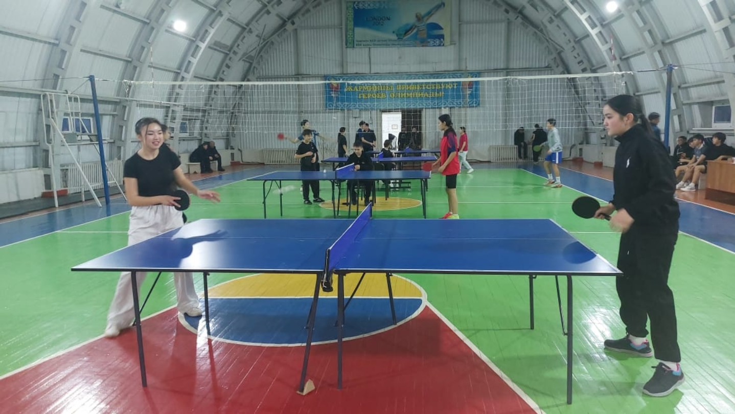 үстел теннисі жарысы